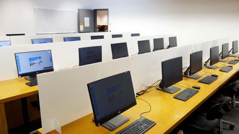 Schulungsraum E-Prüfungszentrum HU-Berlin Schulungsraum E-Prüfungszentrum HU-Berlin